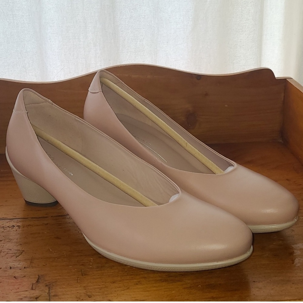 ECCO sculpture 42 soft pink pumps